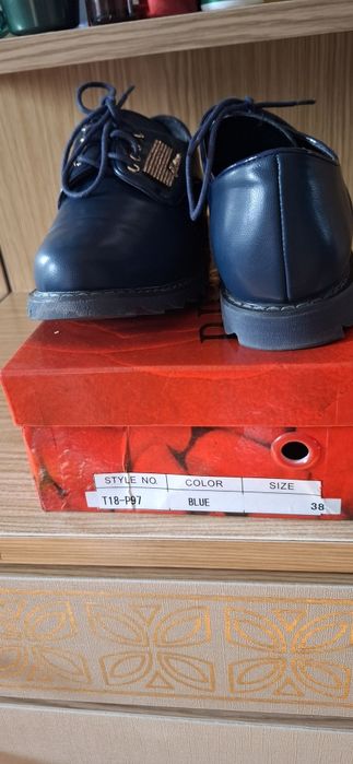 Продам осенние туфли