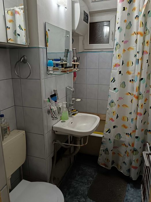 Apartament cu trei camere de vanzare zona Poienelor Astra