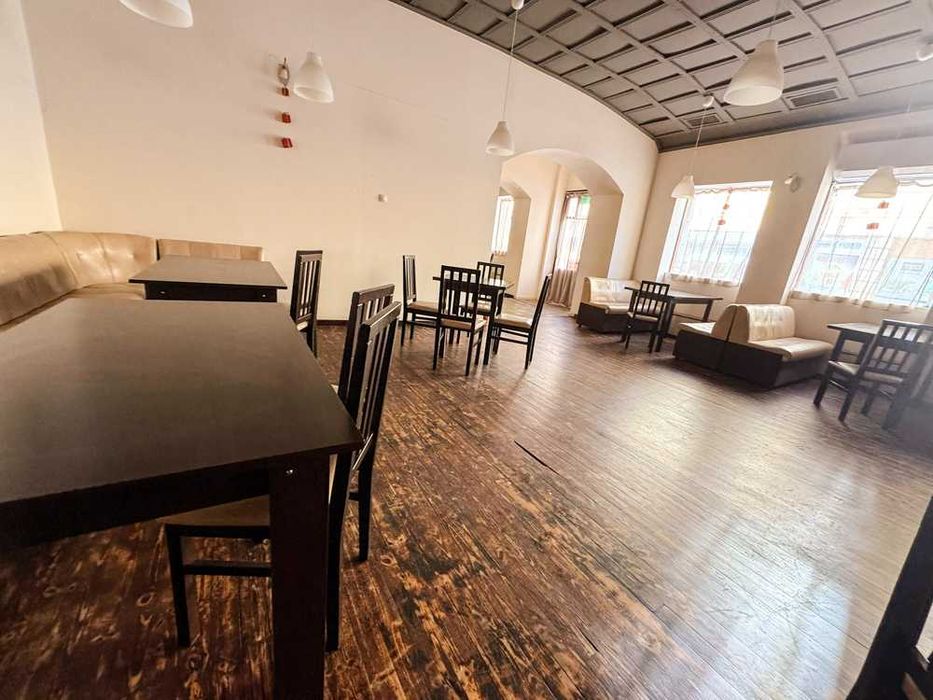 ПОД НАЕМ! Забележителен ресторант с лятна градина в центъра на Русе