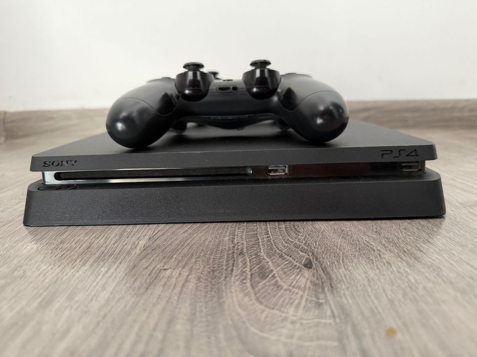 PlayStation 4 Slim 500GB + 2 Джойстика