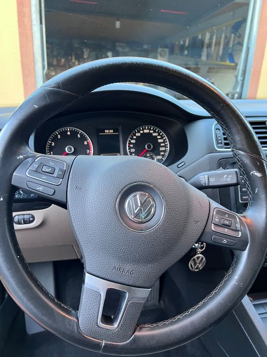 VOLKSWAGEN Jetta 2011 — imagine 3