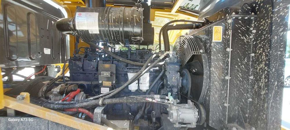 Сотилади Фронтальный погрузчик XCMG XC936 1,8 куба Джойстик