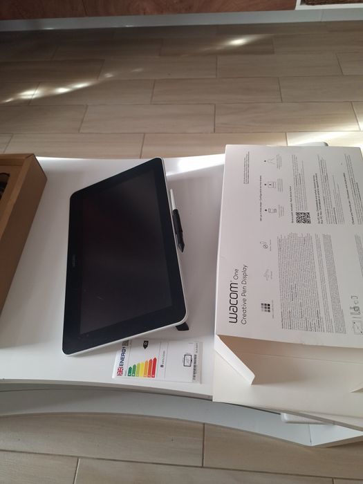 Продавам графичен таблет WACOM One Creative Pen 
Големина на ди