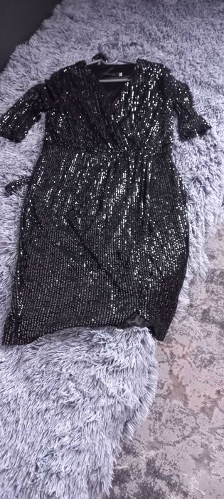 Продам очень красивое и эффектное платье с пайетками