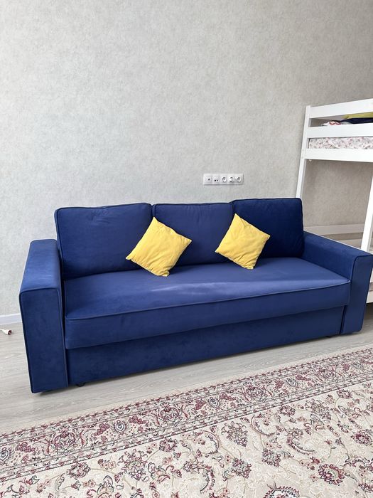 Диван 230 см. Раздвижной, с подушками.