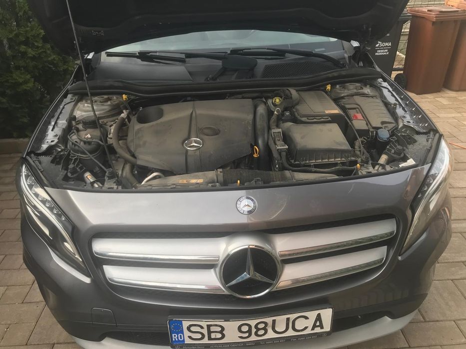 Vând Mercedes GLA220