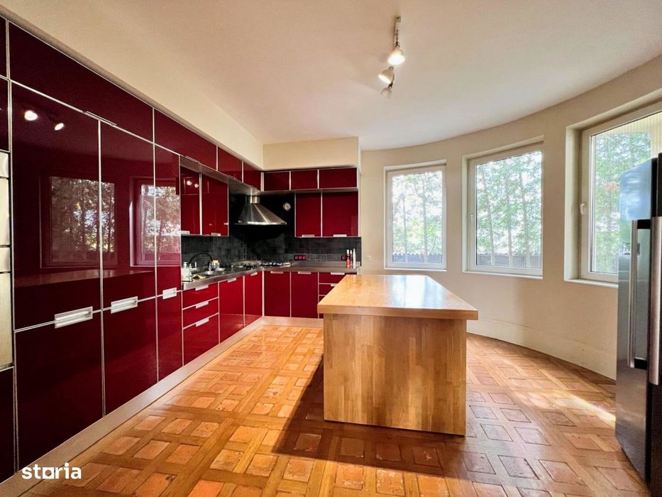 Vilă Pipera | 360 mp | Teren 1.000 mp | 8 camere | 5 băi | Garaj