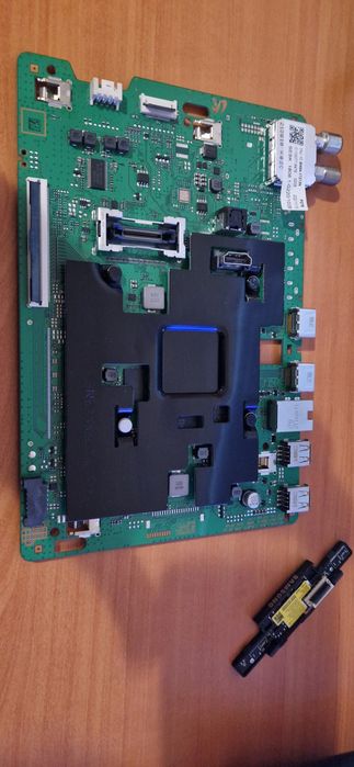 Samsung UE50AU8072U Части + крачета и кабел за захранване