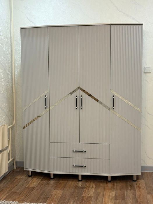 Шкаф стенная новая