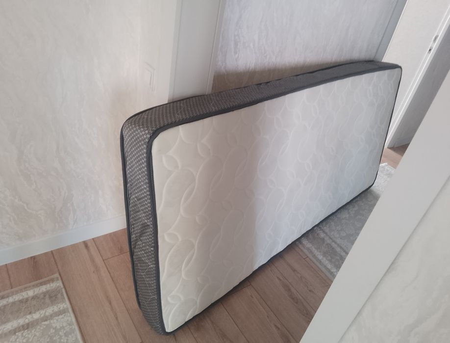 Матрас сатылады, 90×200  екеуі, 1.6×2.0 біреуі бар.