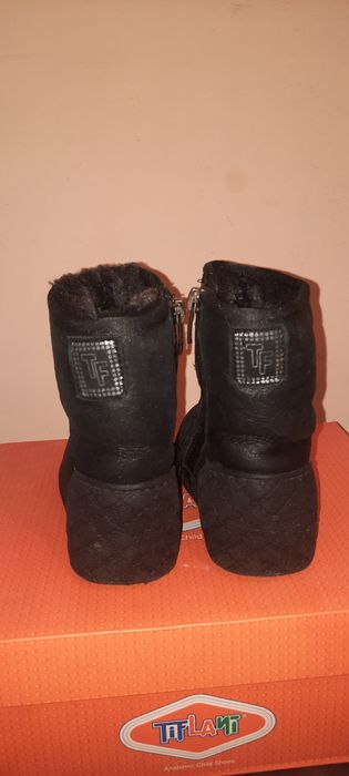 Продается детские угги и дутики на мальчика