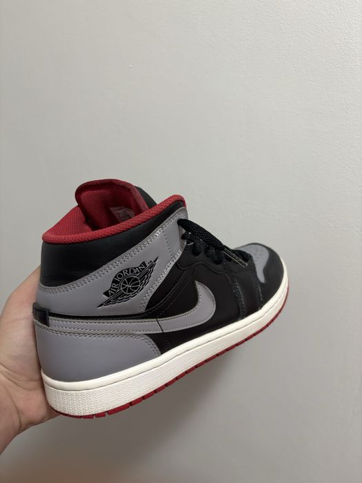 Adidasi Jordan 1 Mid