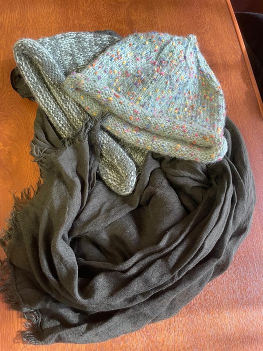 Продам вязаные шапочки