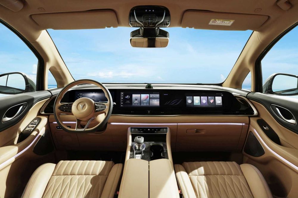 Voyah Dreamer Hybrid top version