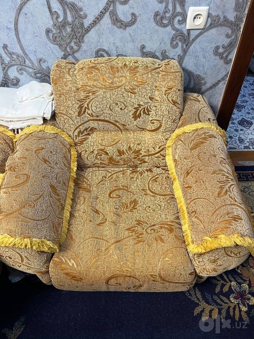 Мягкий диван и 2 кресла