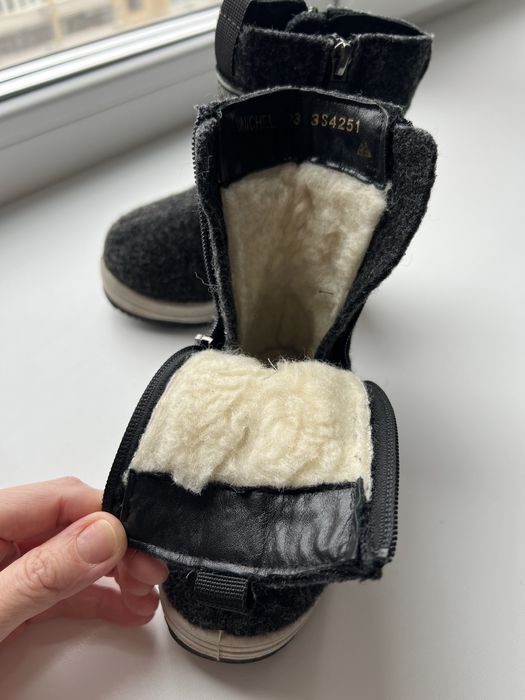 Продам детскую зимнюю обувь