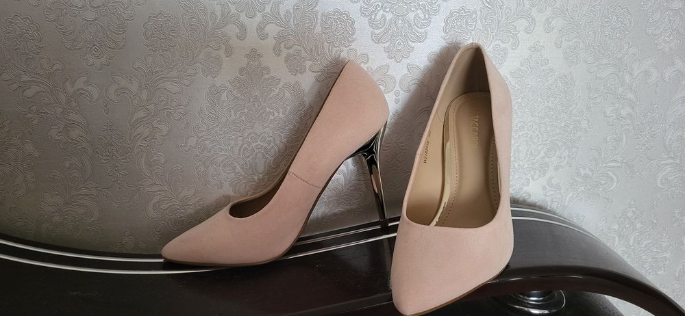 Продам вечерние туфли