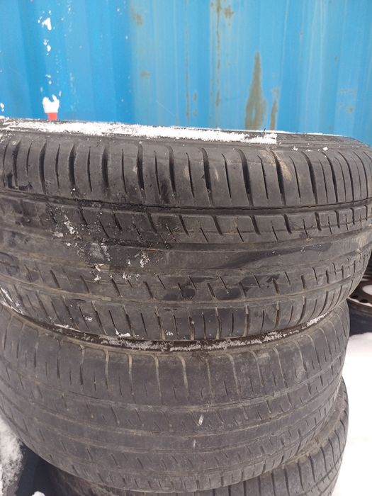 Диски с резиной.