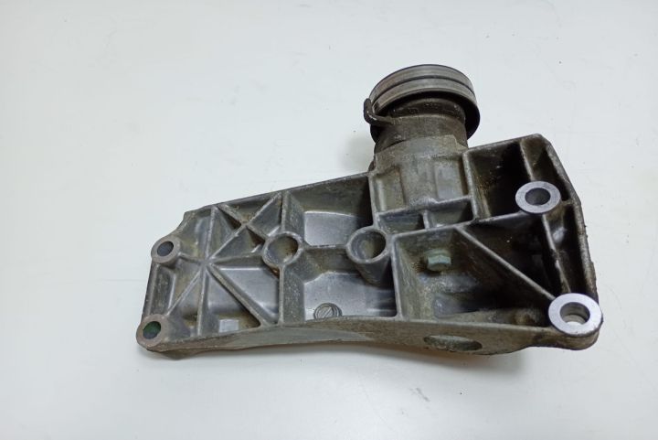 Suport accesorii   alternator 030145169H Skoda Octavia prima generati