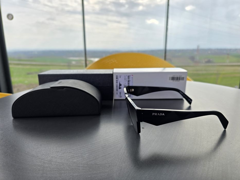 Ochelari de soare Prada