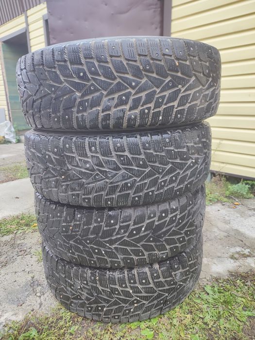 Продам шины зимние 235/65/17