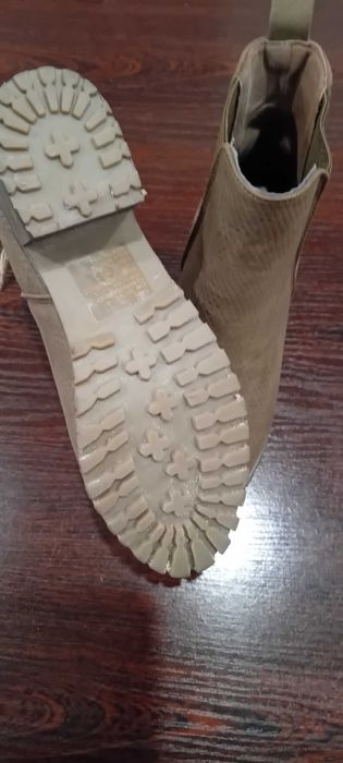 Продавам велурени нови боти