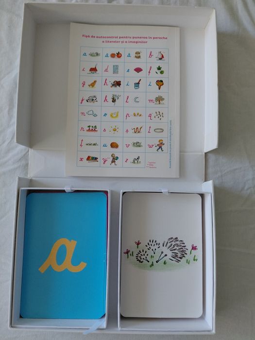 Caseta montessouri litere in relief