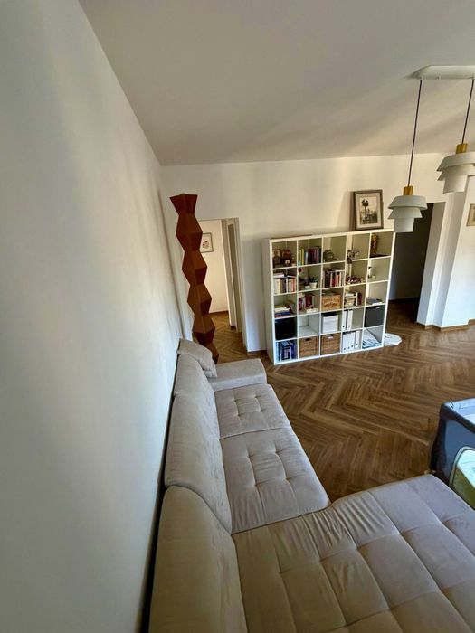 Apartament de inchiriat in bloc interbelic