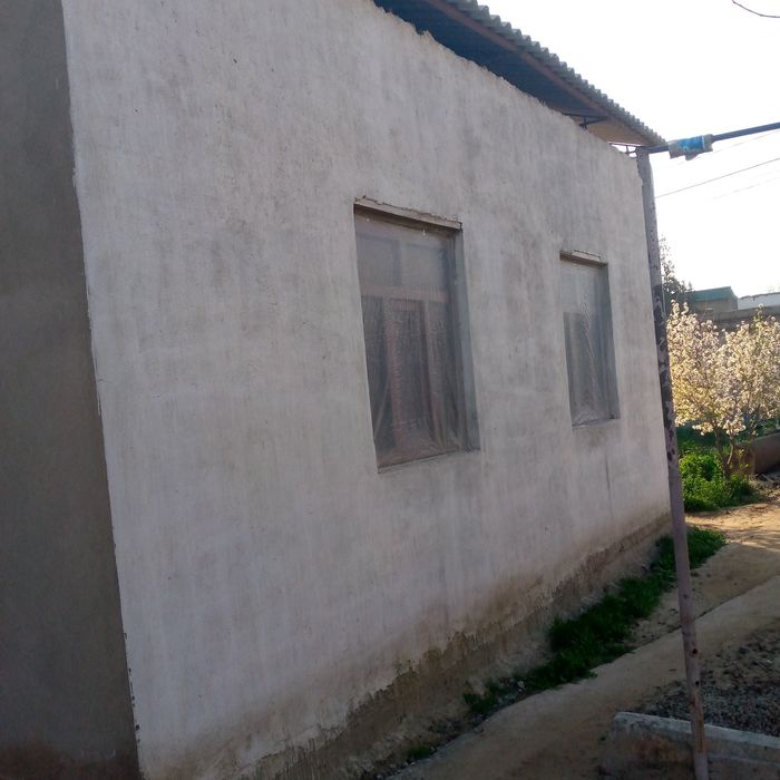 Hovli sotiladi 5 sotix 3 xonali uy