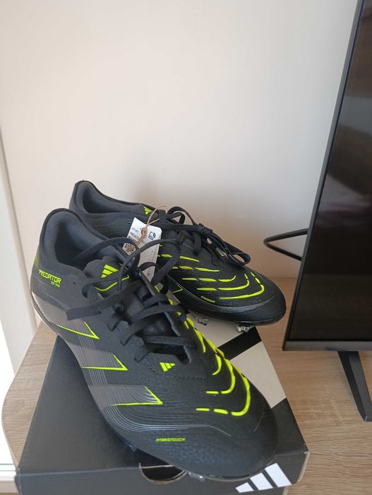 чисто нови бутонки adidas Predator pro FG 42 номер.