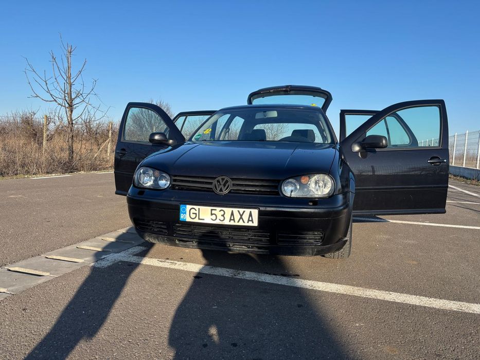 Vand golf 4 sau schimb cu logan