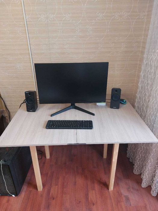 Стол для учёбы или работы