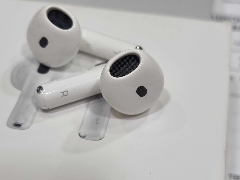 Apple AirPods 4 с гаранция 24 месеца
