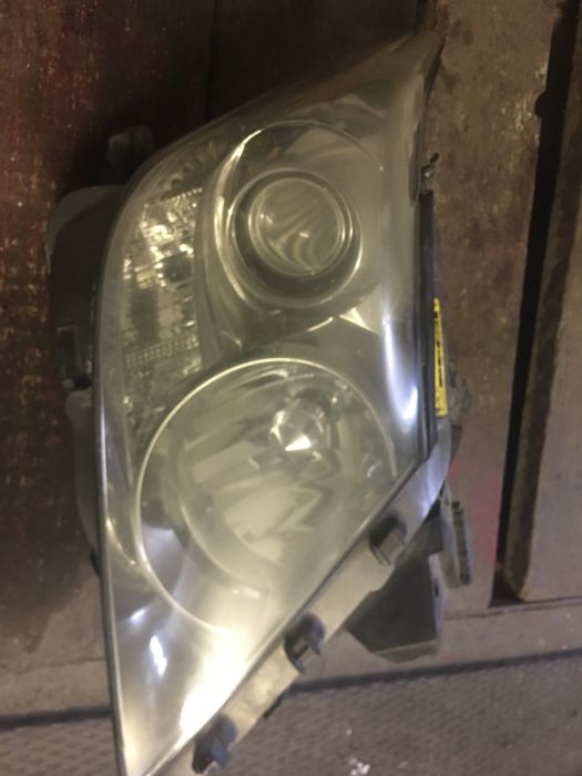 Продам фару б/у. На lexus 570