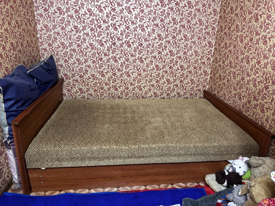 Кровать спальная