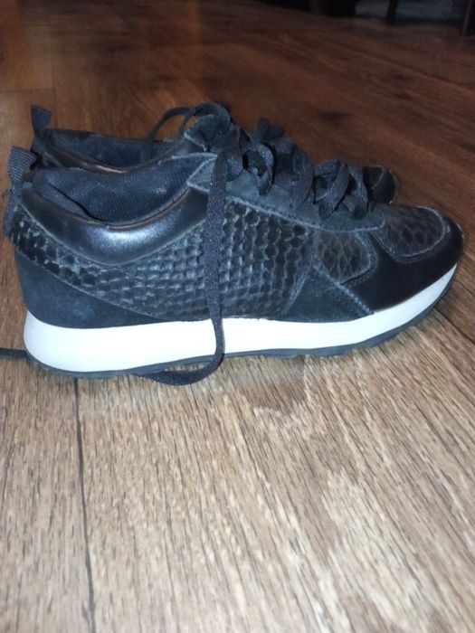 Кроссовки для девочек Фирменные