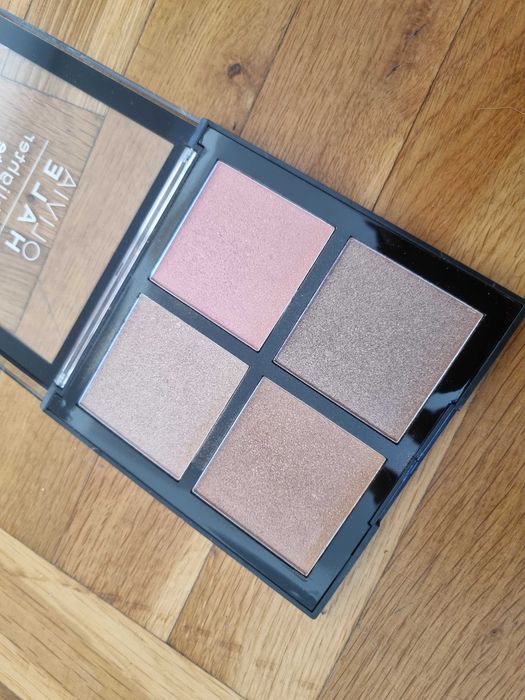 Комплект гримове козметика сенки хайлайтър и гъба