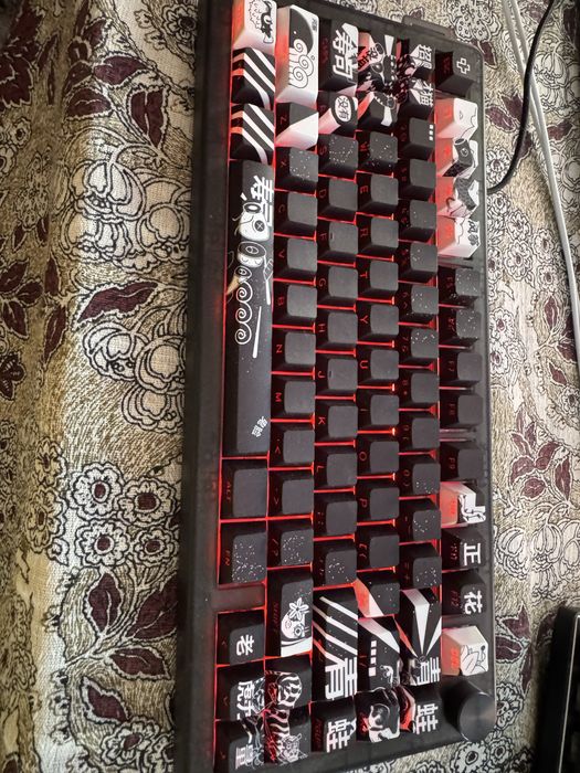 Tastatura qwertykey qk75 he momo