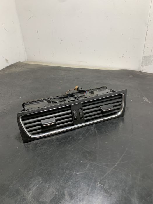 Grila aerisire bord Audi A4 B8 Audi A5 8T 8T2820951C