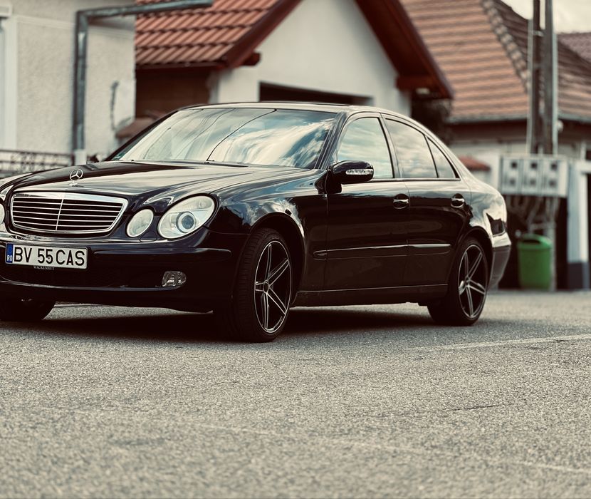 Vând Mercedes-Benz E Class W211