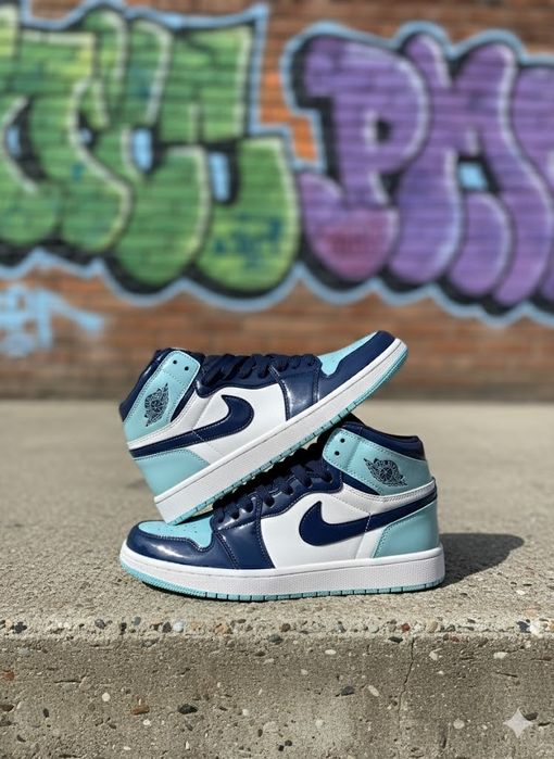 Adidași Jordan 1 Mid UNC Toe Bred