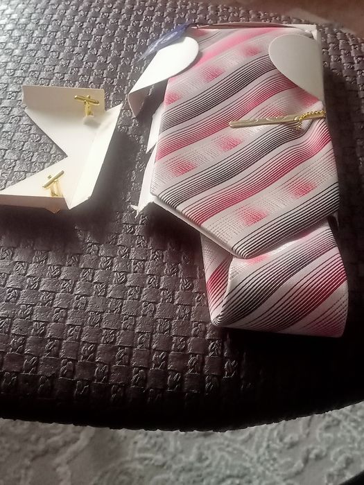 Галстук с запонками новый