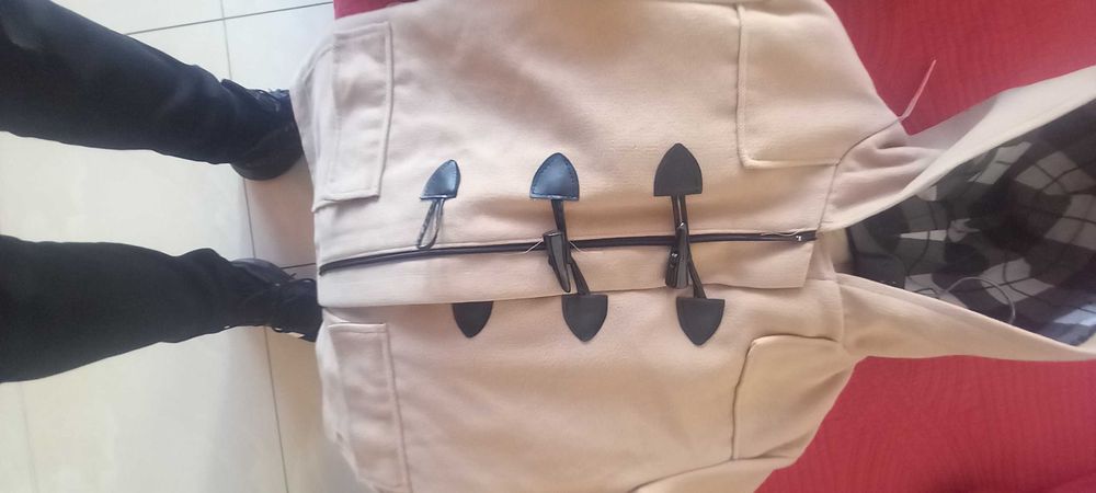 Продават се нови детски якета