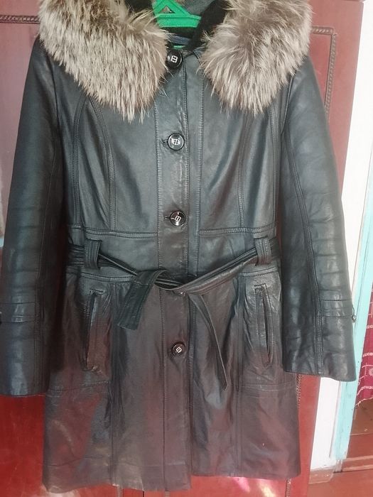 Продам зимние куртки
