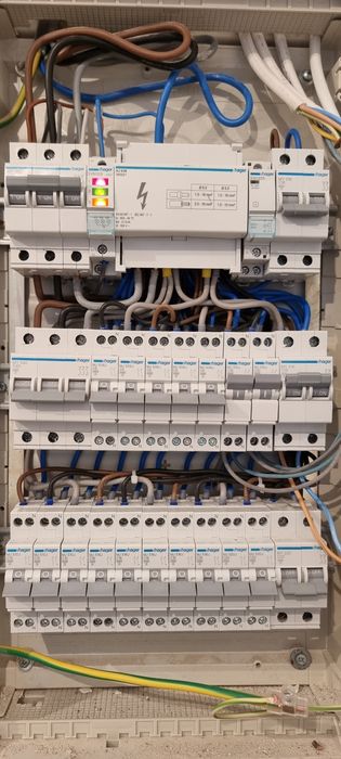 Electrician Calificat execut Lucrări electrice și Fotovoltaice