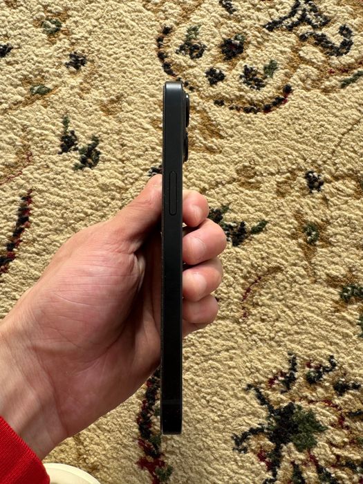 Продам Iphone 13