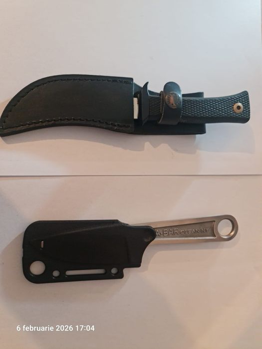 Două cuțite  inox.