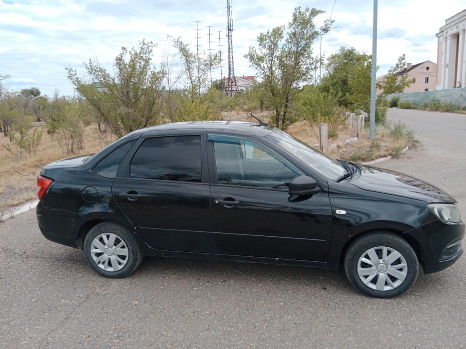 Машина Лада гранта