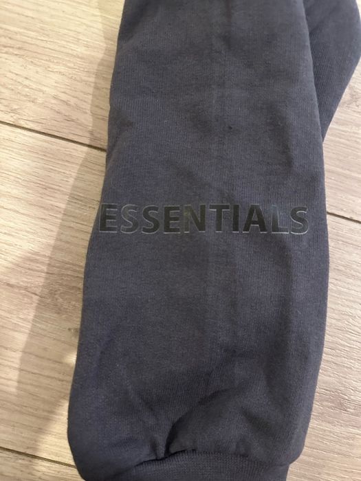 Vând urgent bluza essentials fear of god