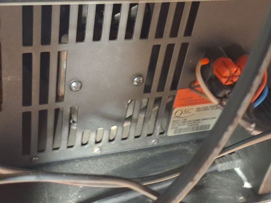 Amplificator QSC model 1700 (USA) 32 finali